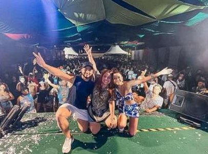 Thalita Rocha com o público no palco